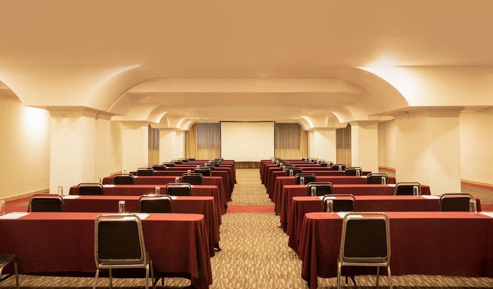Hotel Plaza Genova Centro Guadalajara Kültér fotó