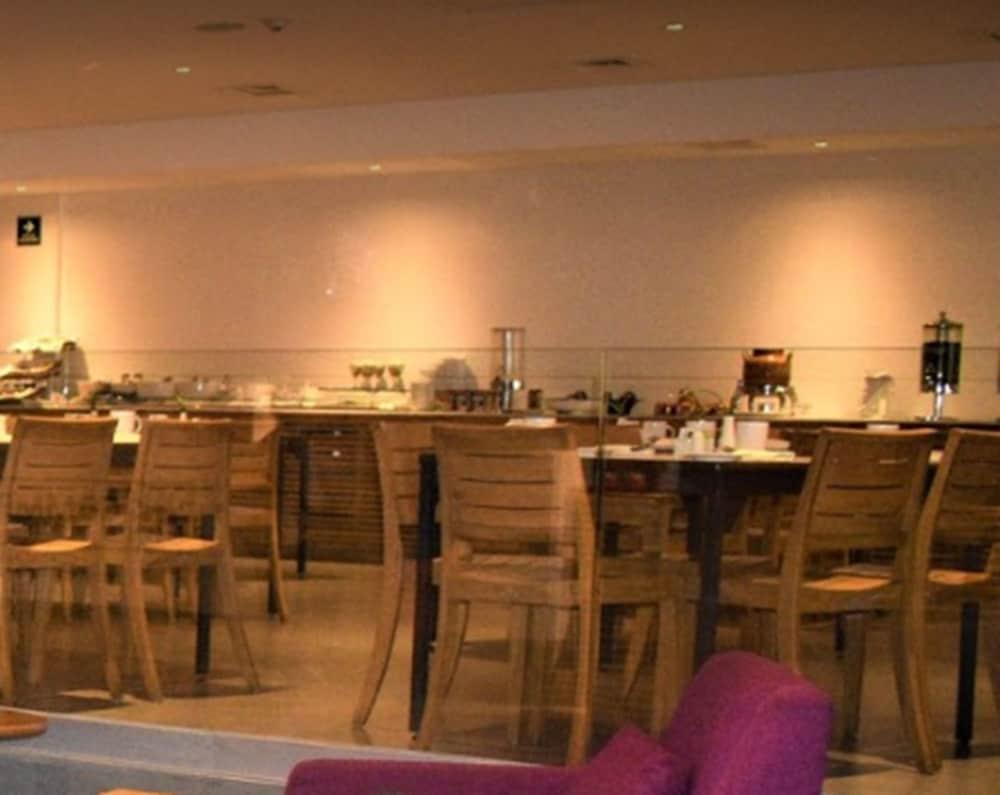 Hotel Plaza Genova Centro Guadalajara Kültér fotó
