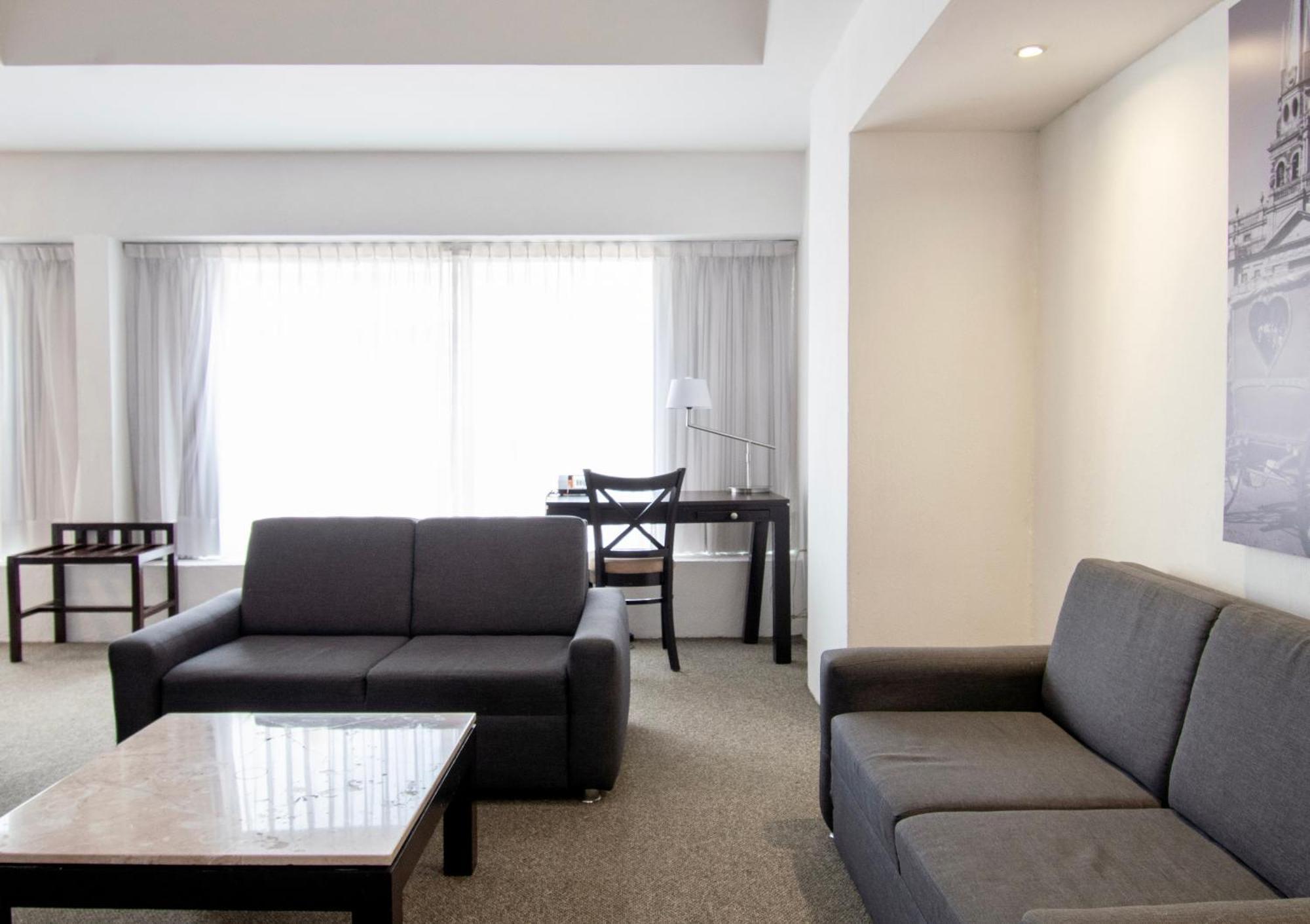 Hotel Plaza Genova Centro Guadalajara Kültér fotó