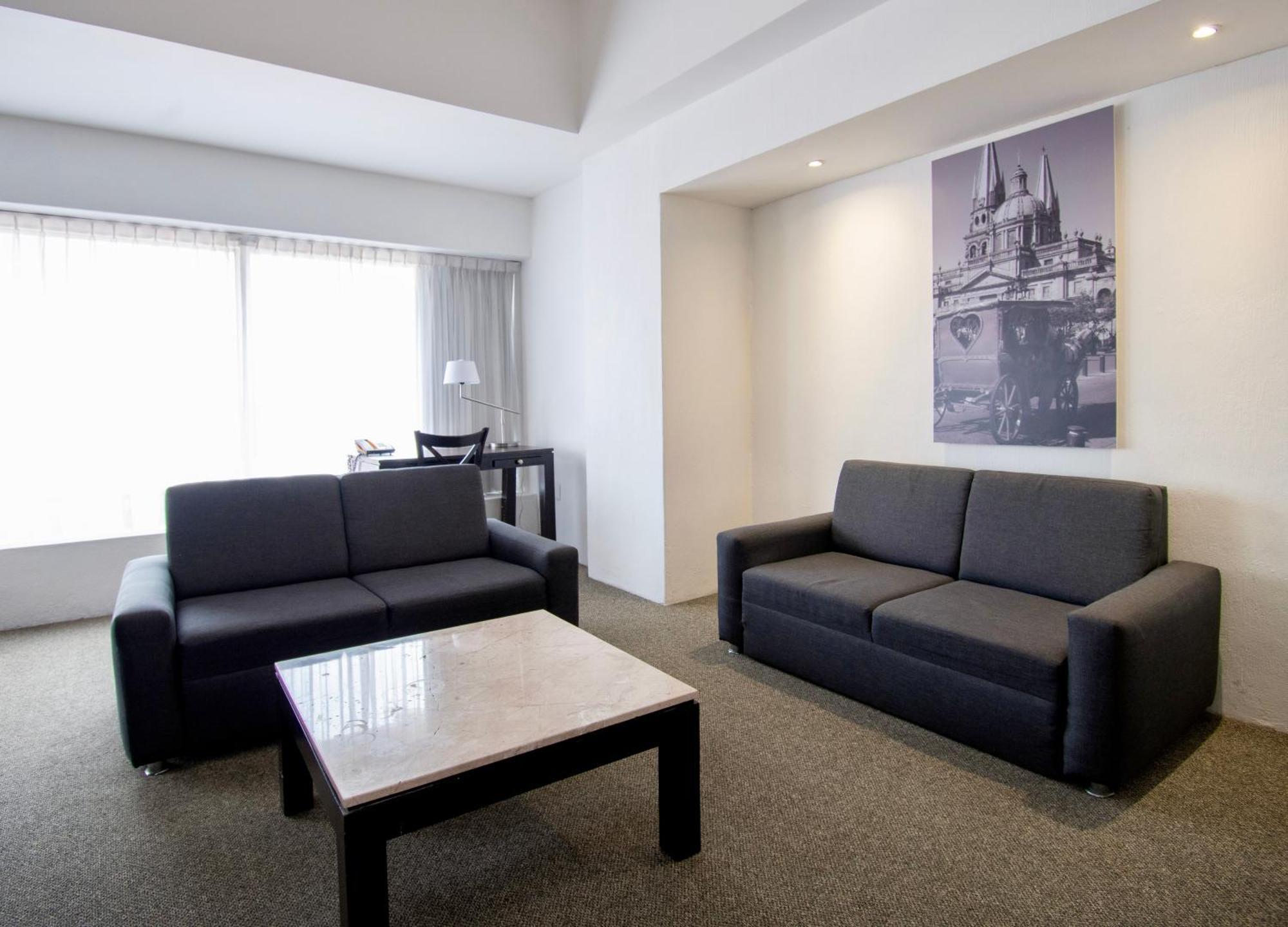 Hotel Plaza Genova Centro Guadalajara Kültér fotó