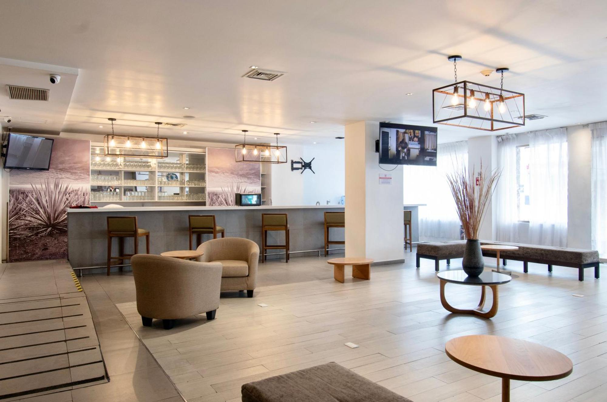 Hotel Plaza Genova Centro Guadalajara Kültér fotó