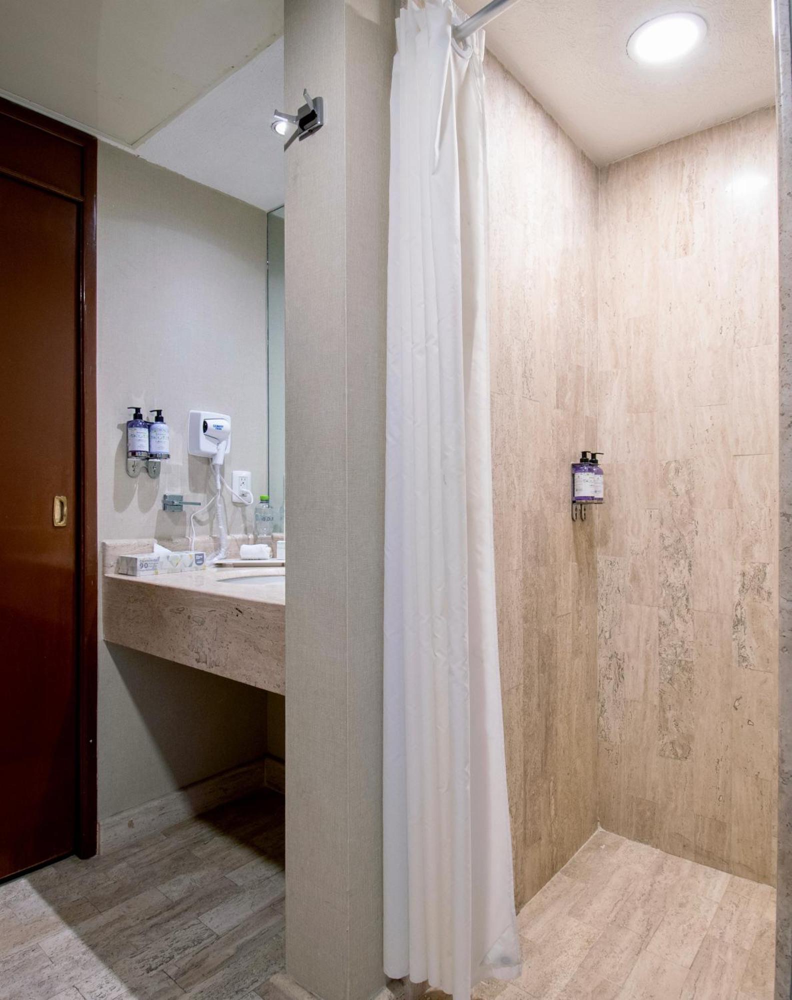 Hotel Plaza Genova Centro Guadalajara Kültér fotó