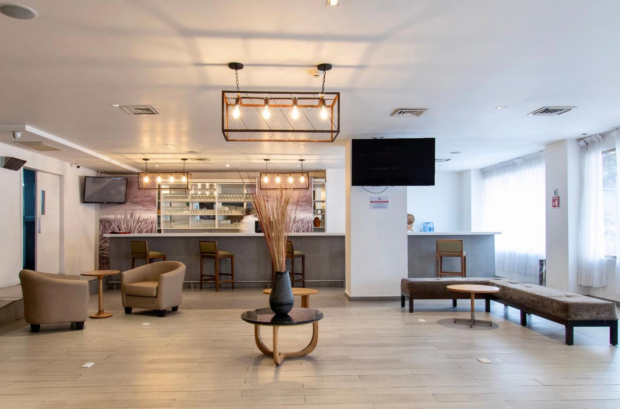 Hotel Plaza Genova Centro Guadalajara Kültér fotó