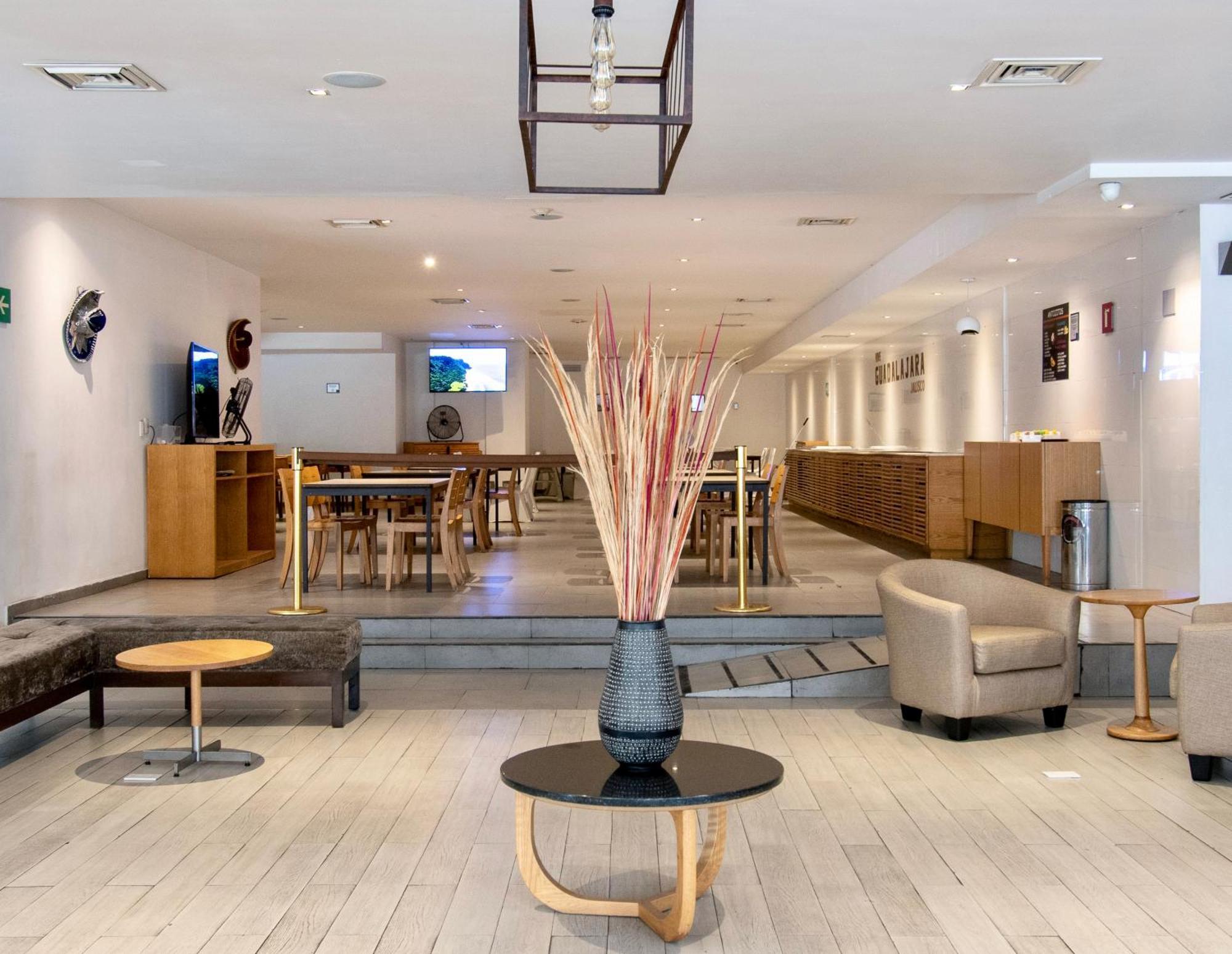 Hotel Plaza Genova Centro Guadalajara Kültér fotó