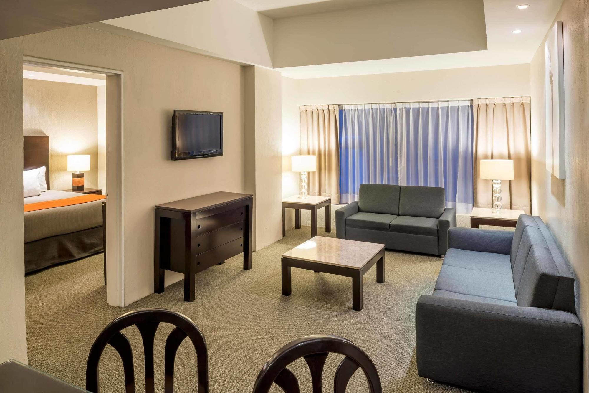 Hotel Plaza Genova Centro Guadalajara Kültér fotó